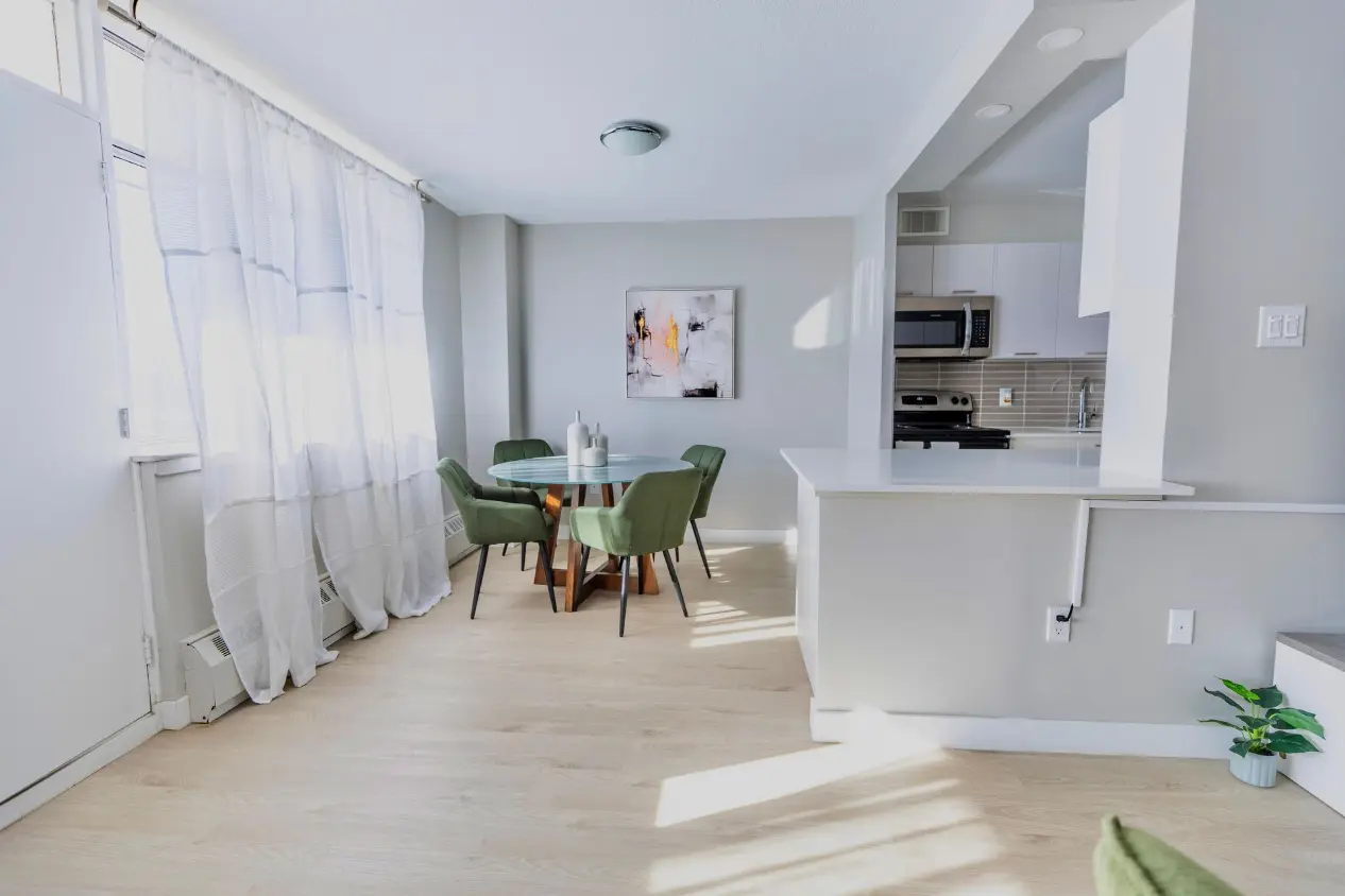 210 Markland — view 4