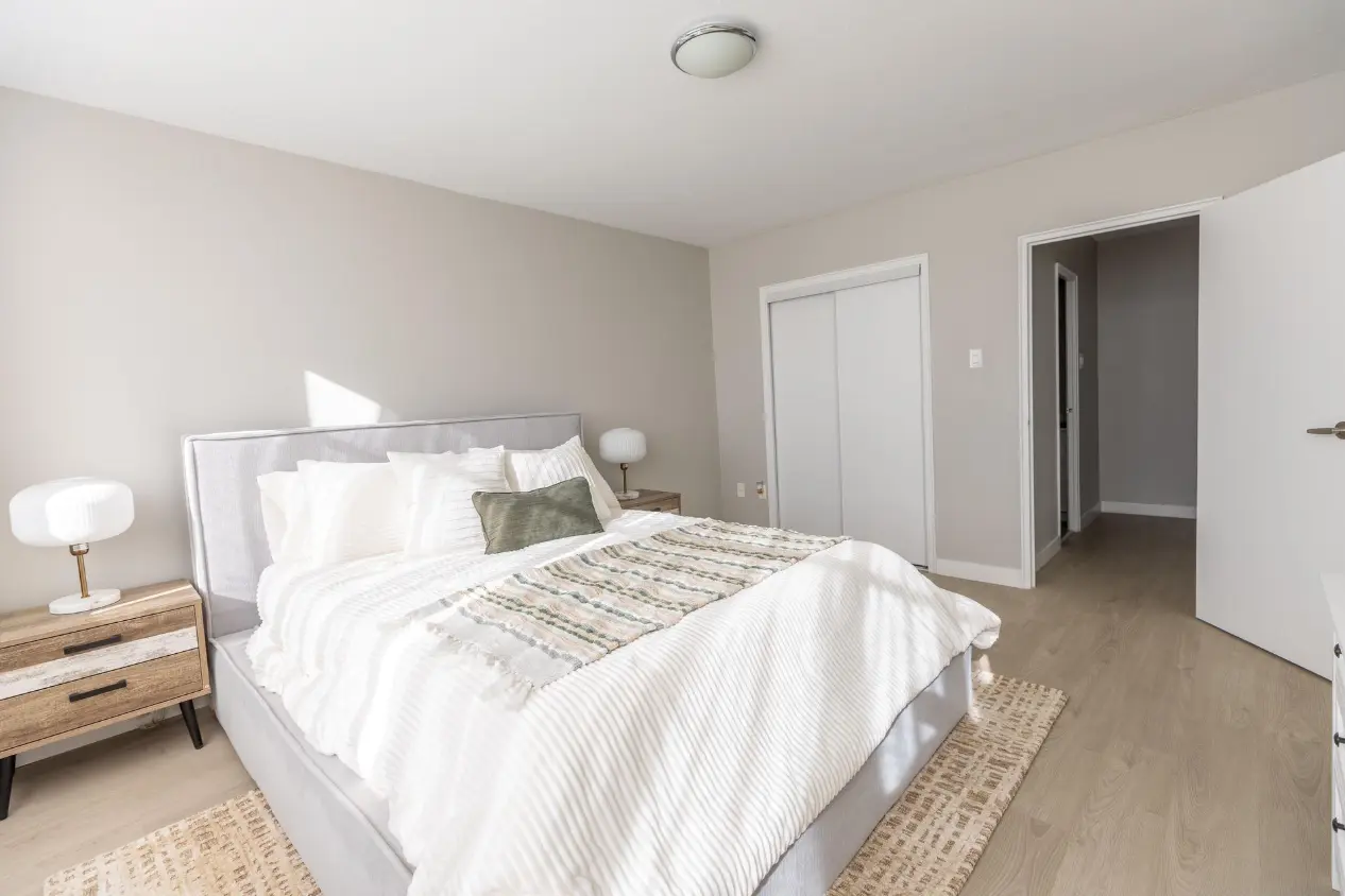 210 Markland — view 3