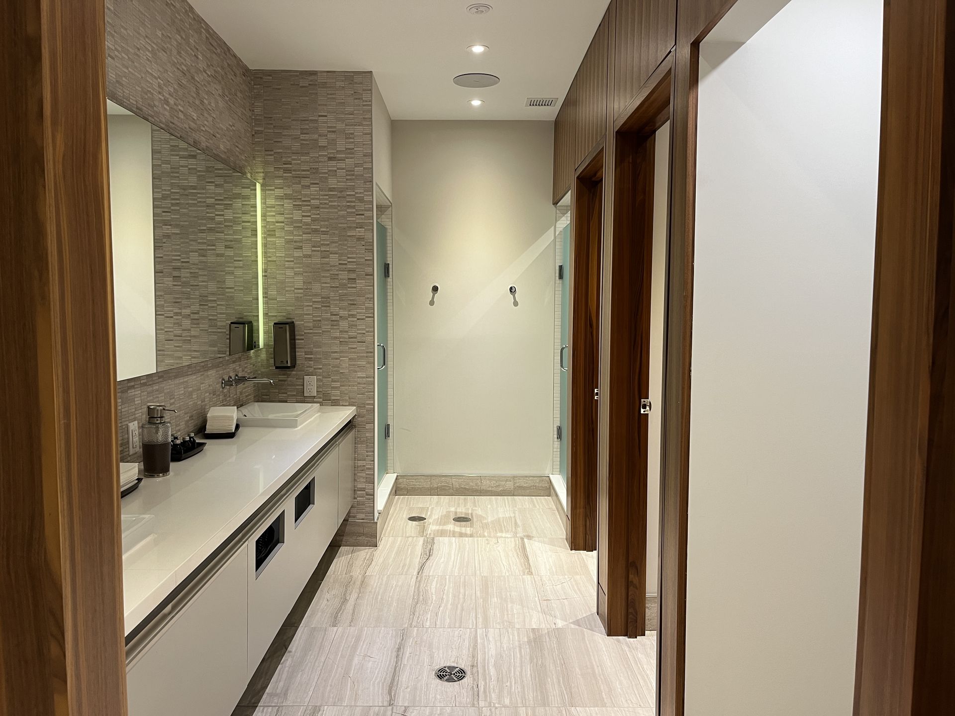 Party Room & Patio Renovation - Timbercreek Capital — view 5